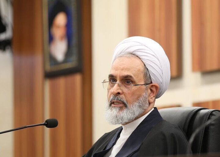 حوزویان جنگ و جهاد تبیین را در اولویت قرار دهند