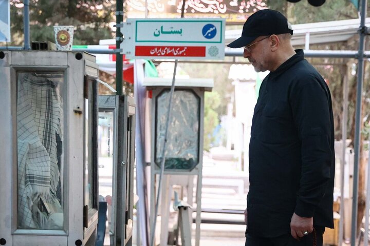 Photos: Iran's Parliament speaker visits graves of martyrs of Zionist regime's invasion
