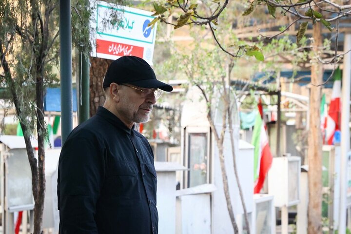 Photos: Iran's Parliament speaker visits graves of martyrs of Zionist regime's invasion