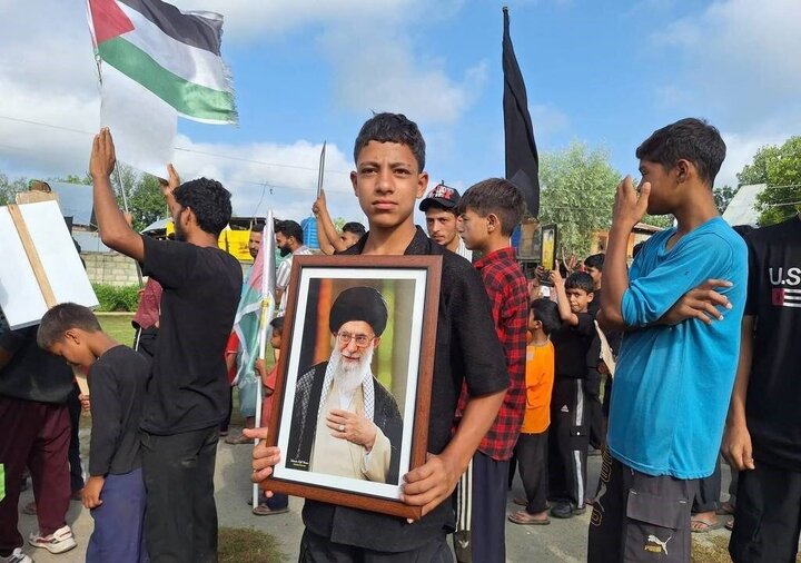 Photos: People of Kashmir march in support of Iran's Supreme Leader