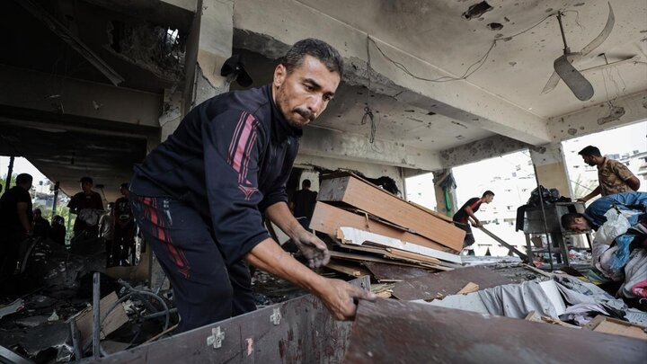 Photos: Israeli warplanes attack school in Jabalia refugee camp
