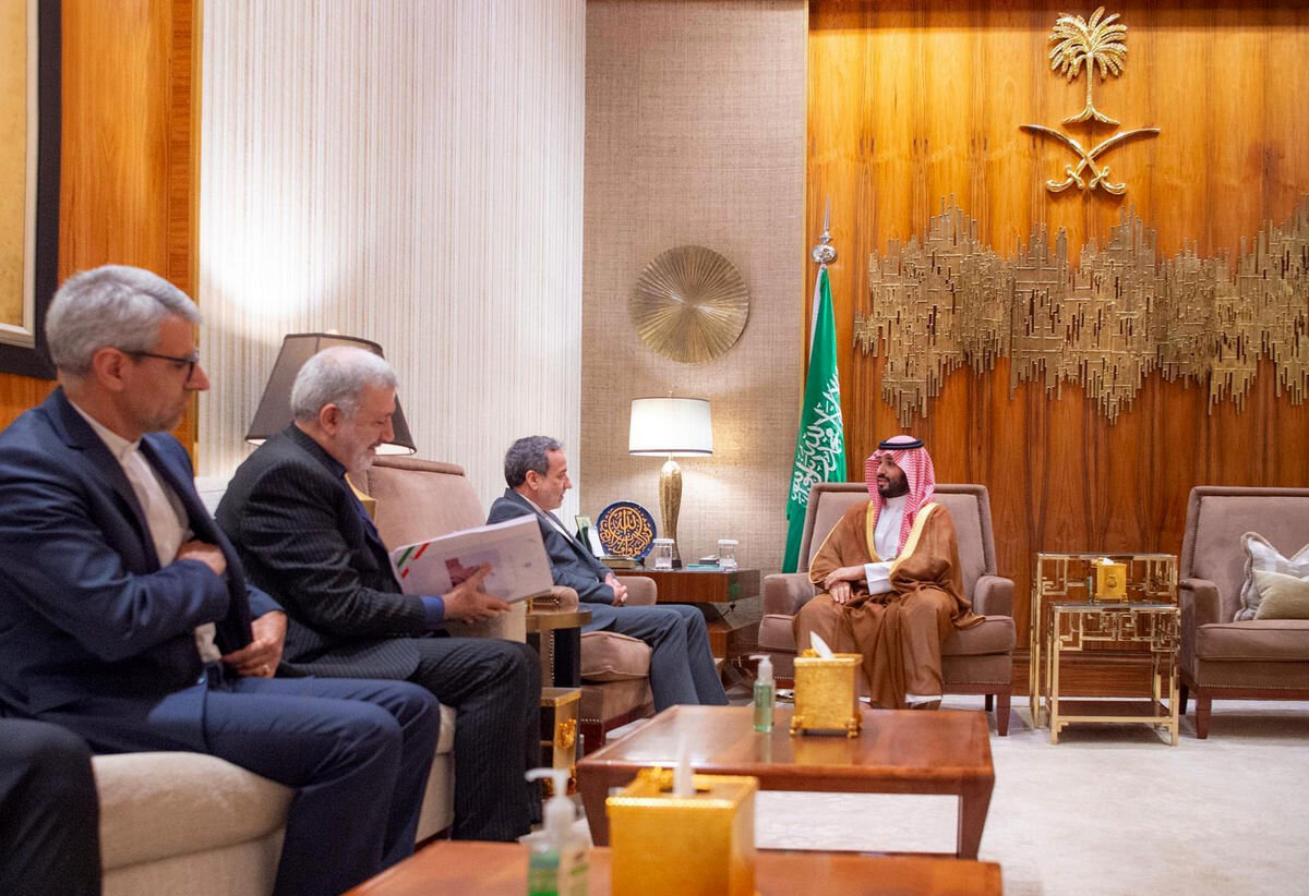 Paper: Caught between Iran and US, what path will Saudi Arabia pick?