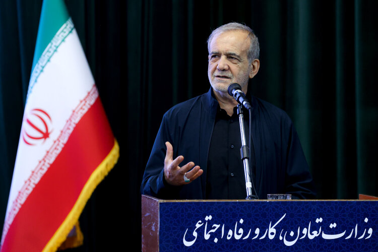 پزشکیان: تعرض به رهبر انقلاب به‌منزله جنگ تمام عیار با ملت ایران است