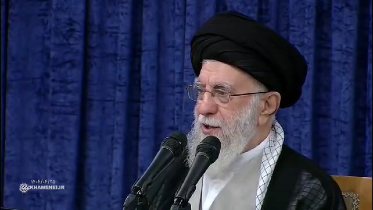 ویدیو | رهبر انقلاب: رفع مغالطه‌ها، وفاداری به نظام با زبان، شور و هیجانی عمومی لازم است