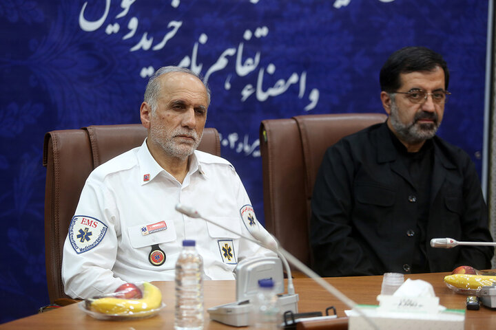 Photos: Donation of holy flag of Hazrat Fatima Masoumeh Shrine to head of Emergency medical services