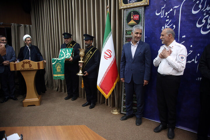 Photos: Donation of holy flag of Hazrat Fatima Masoumeh Shrine to head of Emergency medical services