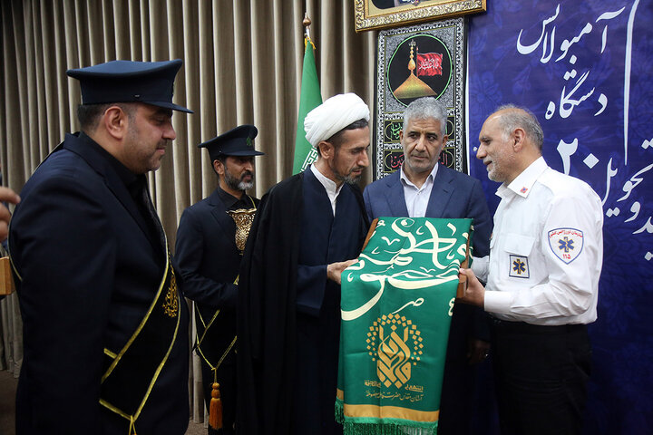 Photos: Donation of holy flag of Hazrat Fatima Masoumeh Shrine to head of Emergency medical services