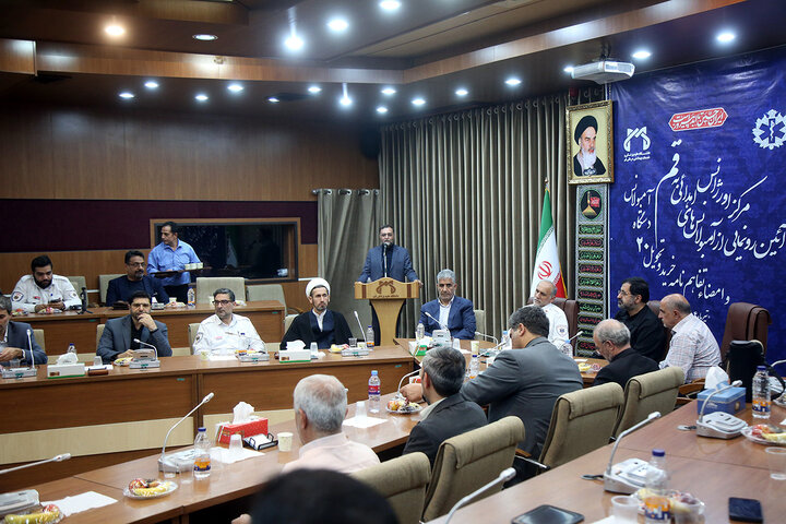 Photos: Donation of holy flag of Hazrat Fatima Masoumeh Shrine to head of Emergency medical services