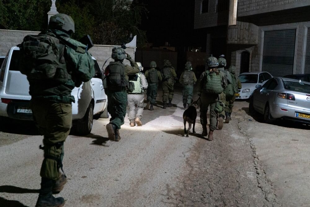 IOF and settlers abduct dozens of Palestinians in wide West Bank raids