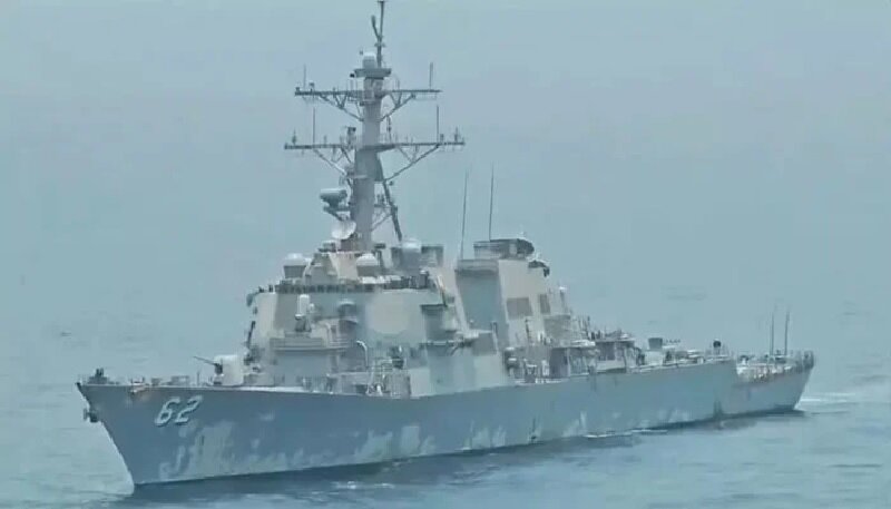 Iran Navy, Air Defense thwart US warship incursion near territorial waters