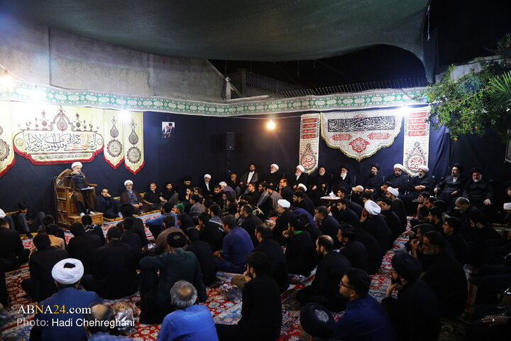 مراسم عزاداری دهه اول ماه صفر در بیت مرحوم آیت‌الله شاه آبادی