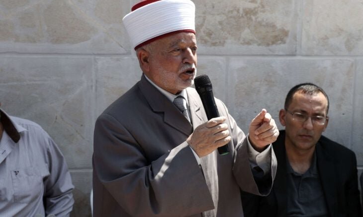 Israeli occupation bans Grand Mufti Mohammad Hussein from entering Aqsa Mosque