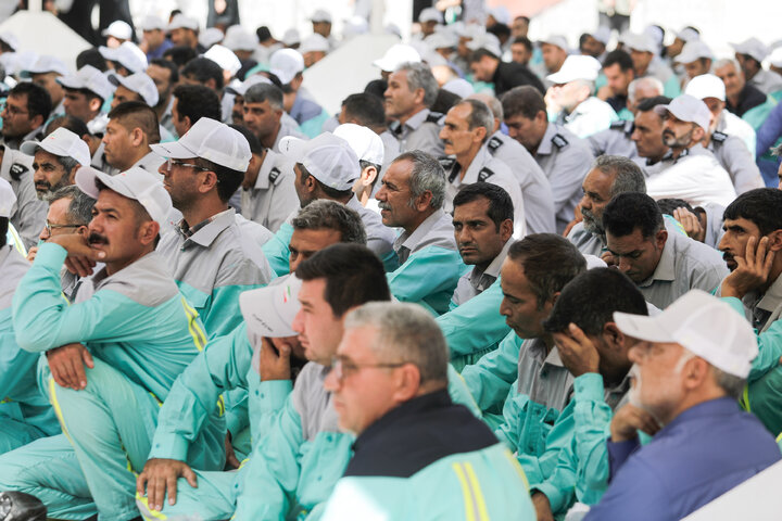 Mashhad city servants receive Imam Reza’s blessing for Arbaeen journey