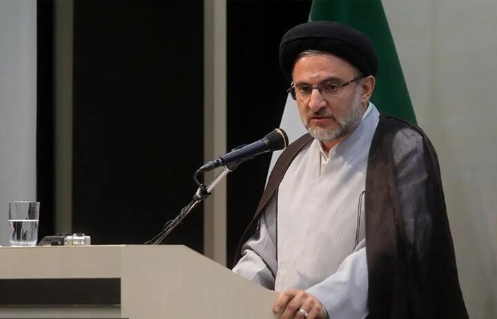 در هیئت‌های مذهبی پرچم مقدس ایران نصب شود