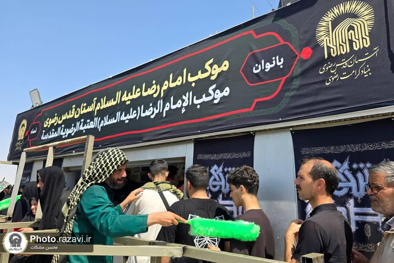 Astan Quds Razavi's Custodian honors Arbaeen camp organizers along Najaf-Karbala route