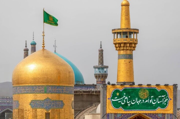 عطرافشانی حرم مطهر رضوی با ۲ تُن گلاب ناب کاشان