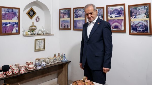 Iran President visits Blue Mosque in Yerevan