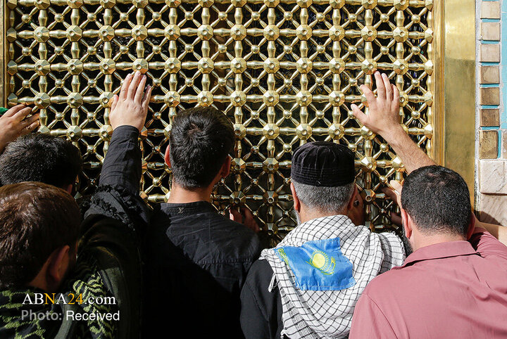 گزارش تصویری | تشرف زائران قزاقستانی به حرم مطهر رضوی