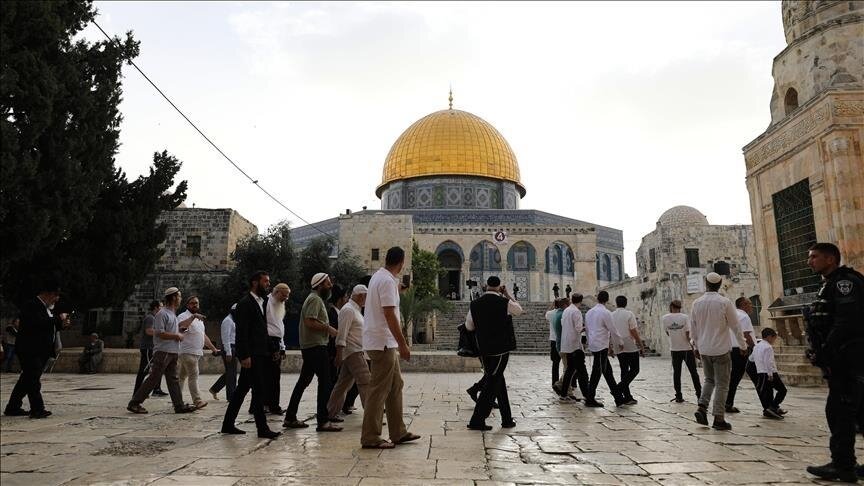 Settlers storm Aqsa Mosque under Israeli police protection