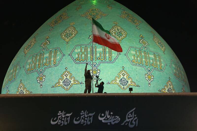 Iranian flag raised over Jamkaran Mosque in symbolic display of faith, national unity