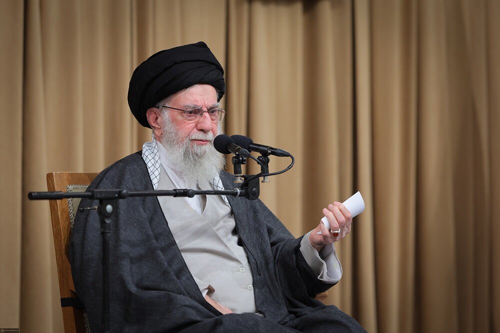 ویدیو | تحلیل رهبر انقلاب از یاوه‌گویی‌های رئیس‌جمهور آمریکا: صهیونیست‌ها مأیوسند، رفت به آنها روحیه بدهد