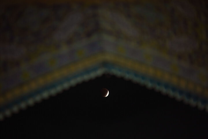 Photos: Beautiful scenes of lunar eclipse above Imam Reza holy shrine