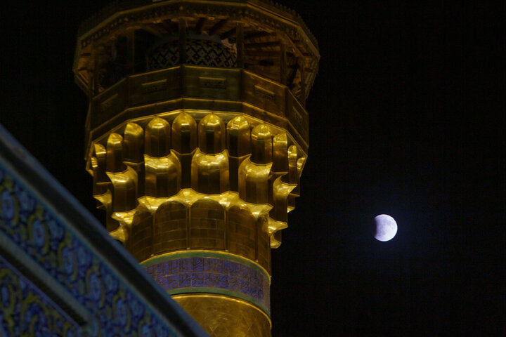 Photos: Beautiful scenes of lunar eclipse above Imam Reza holy shrine