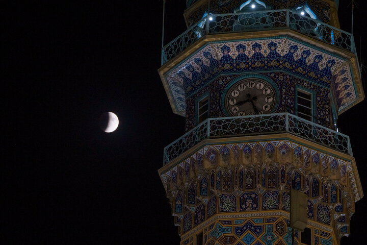 Photos: Beautiful scenes of lunar eclipse above Imam Reza holy shrine