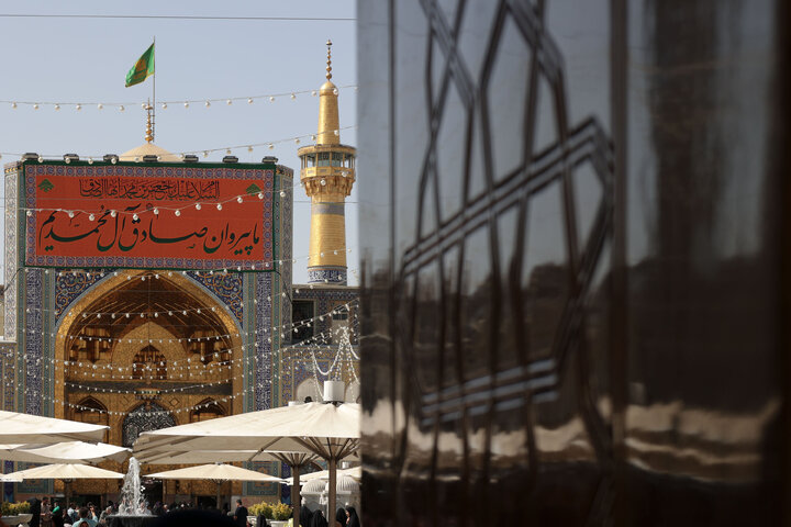 Photos: Installation of banners celebrating birth of Holy Prophet Muhammad at Razavi shrine