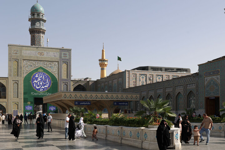 Photos: Installation of banners celebrating birth of Holy Prophet Muhammad at Razavi shrine