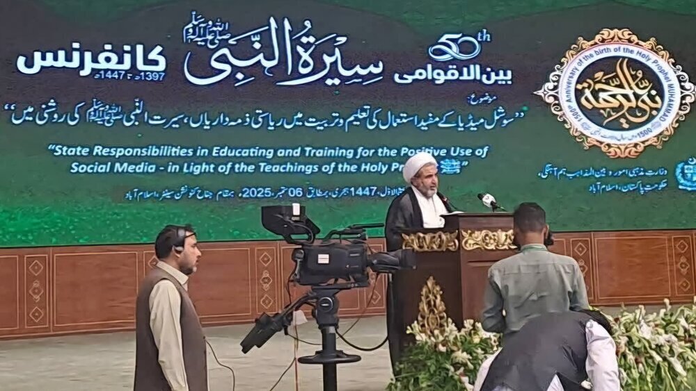 Pakistani Shia scholar: Message of Islamic unity must be promoted on social media