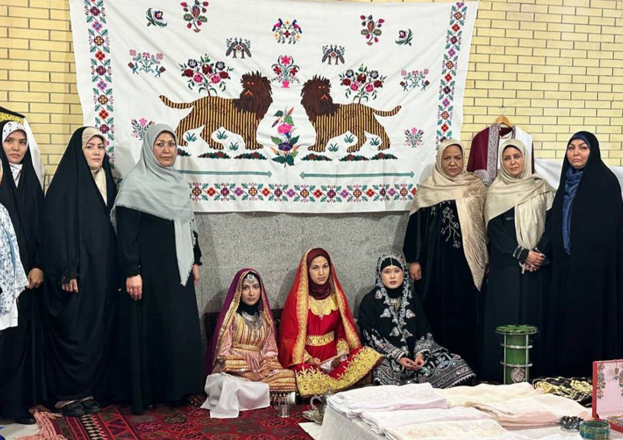 مهاجرین افغانستان در استان فارس نخستین رزمایش فرهنگی خود را برگزار کردند