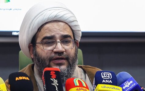 اعتکاف موج ارتباط با مساجد را در جوانان ما بیشتر می‌کند