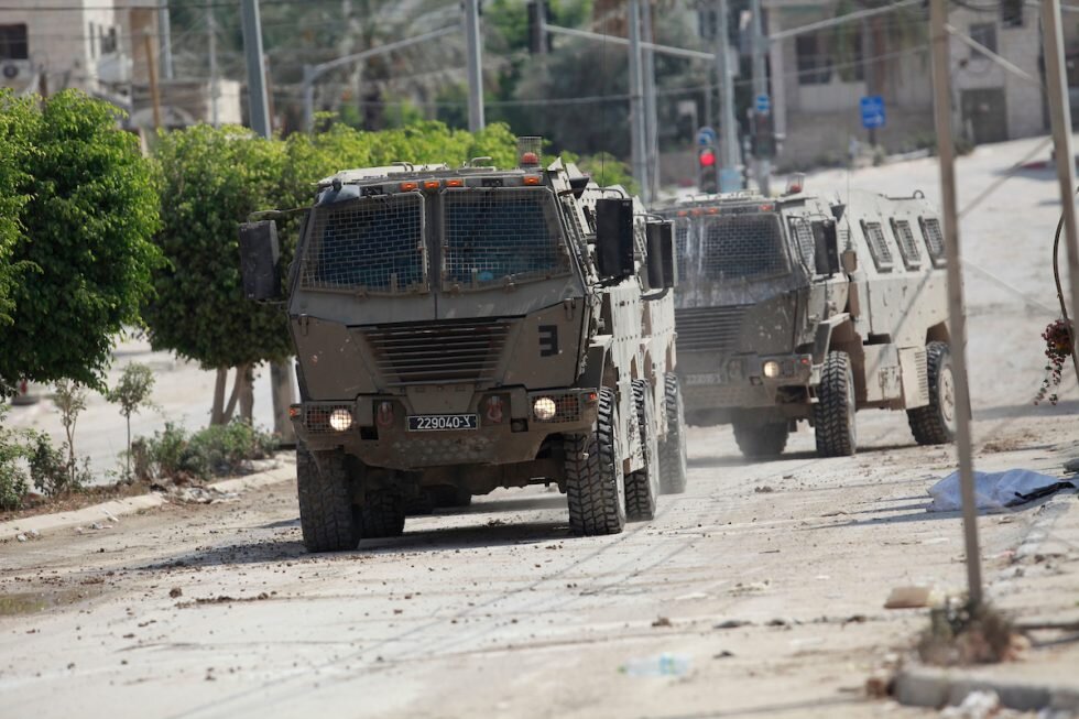 IOF raids West Bank, injures elderly Palestinian, kidnapes two young men in Tulkarem