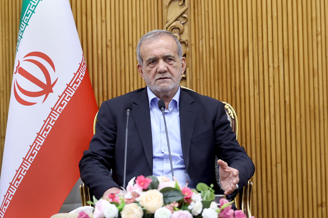 Iran President urges Islamic unity, cutting ties with Israel