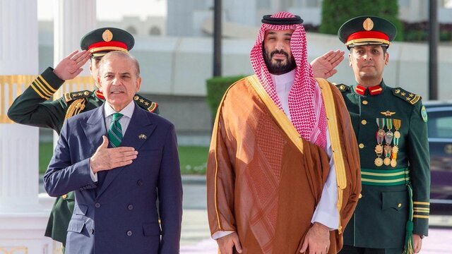 عطوان: توافق دفاعی عربستان و پاکستان؛ اولین گام تشکیل ناتو اسلامی؟