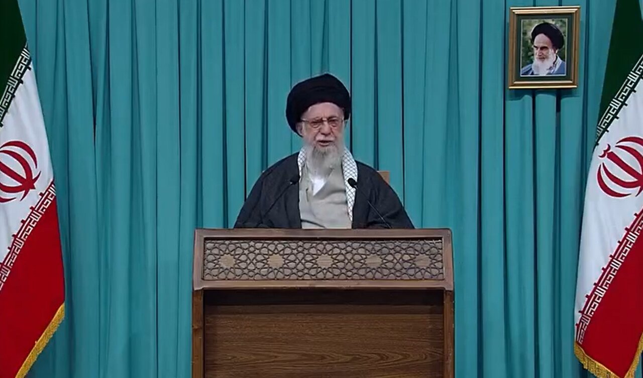 رهبر انقلاب: دشمن می‌خواست فتنه‌های خیابانی درست کند/ مردم به خیابان‌ها آمدند، اما علیه دشمن نه علیه نظام اسلامی
