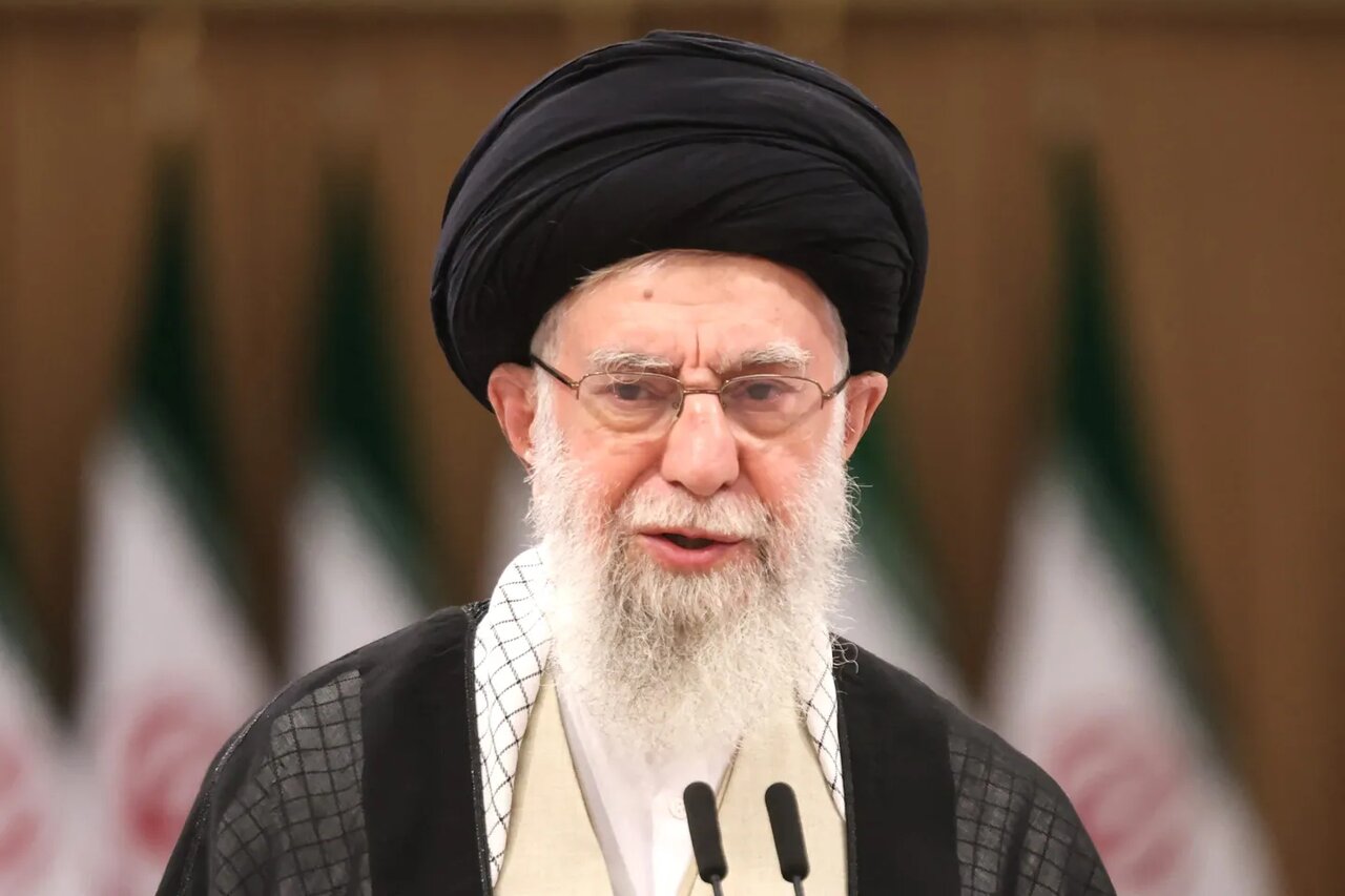 ویدیو |  رهبر انقلاب: ایران عزیز مظهر امید است/ جوان ایرانی می تواند در قله قرار گیرد