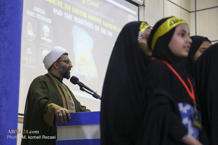 مراسم بزرگداشت شهدای مقاومت از سوی طلاب و دانشجویان انگلیسی‌زبان در قم