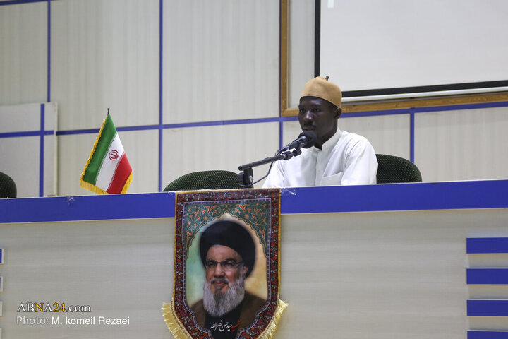 مراسم بزرگداشت شهدای مقاومت از سوی طلاب و دانشجویان انگلیسی‌زبان در قم