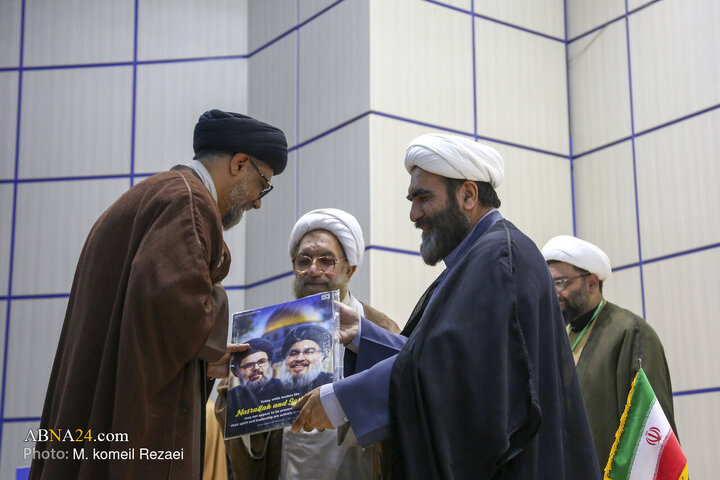مراسم بزرگداشت شهدای مقاومت از سوی طلاب و دانشجویان انگلیسی‌زبان در قم