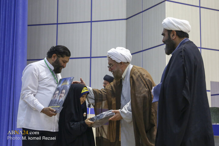 مراسم بزرگداشت شهدای مقاومت از سوی طلاب و دانشجویان انگلیسی‌زبان در قم