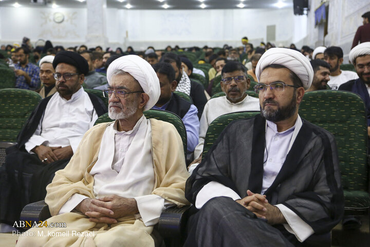 مراسم بزرگداشت شهدای مقاومت از سوی طلاب و دانشجویان انگلیسی‌زبان در قم