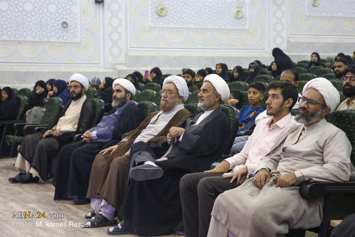 مراسم بزرگداشت شهدای مقاومت از سوی طلاب و دانشجویان انگلیسی‌زبان در قم