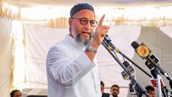 واکنش رئیس حزب مجلس اتحاد مسلمانان هند به جنجال‌ها علیه پوستر «من محمد را دوست دارم»