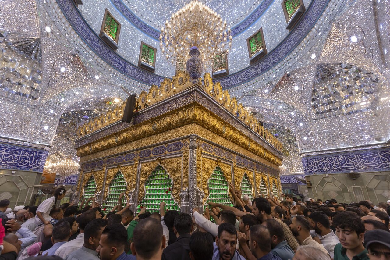 Crowds of visitors commemorate first Friday eve of Rabi' al-Thani at al-Abbas shrine