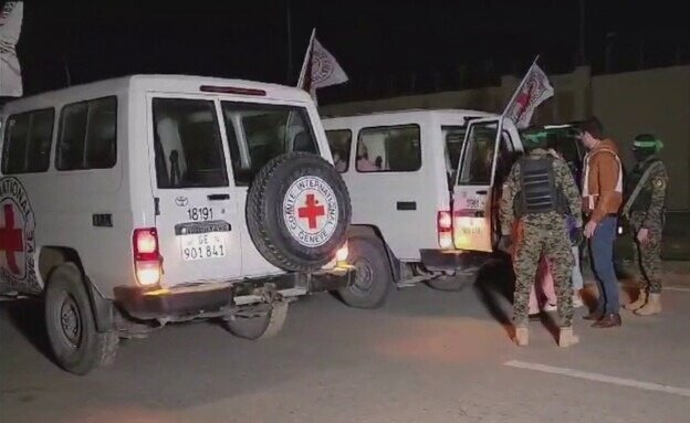 Israeli troops force ICRC to suspend its operations in Gaza