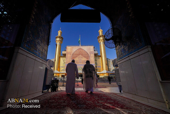 قاب‌هایی از خلوص زائران در سایه گنبد زرین علی (ع)