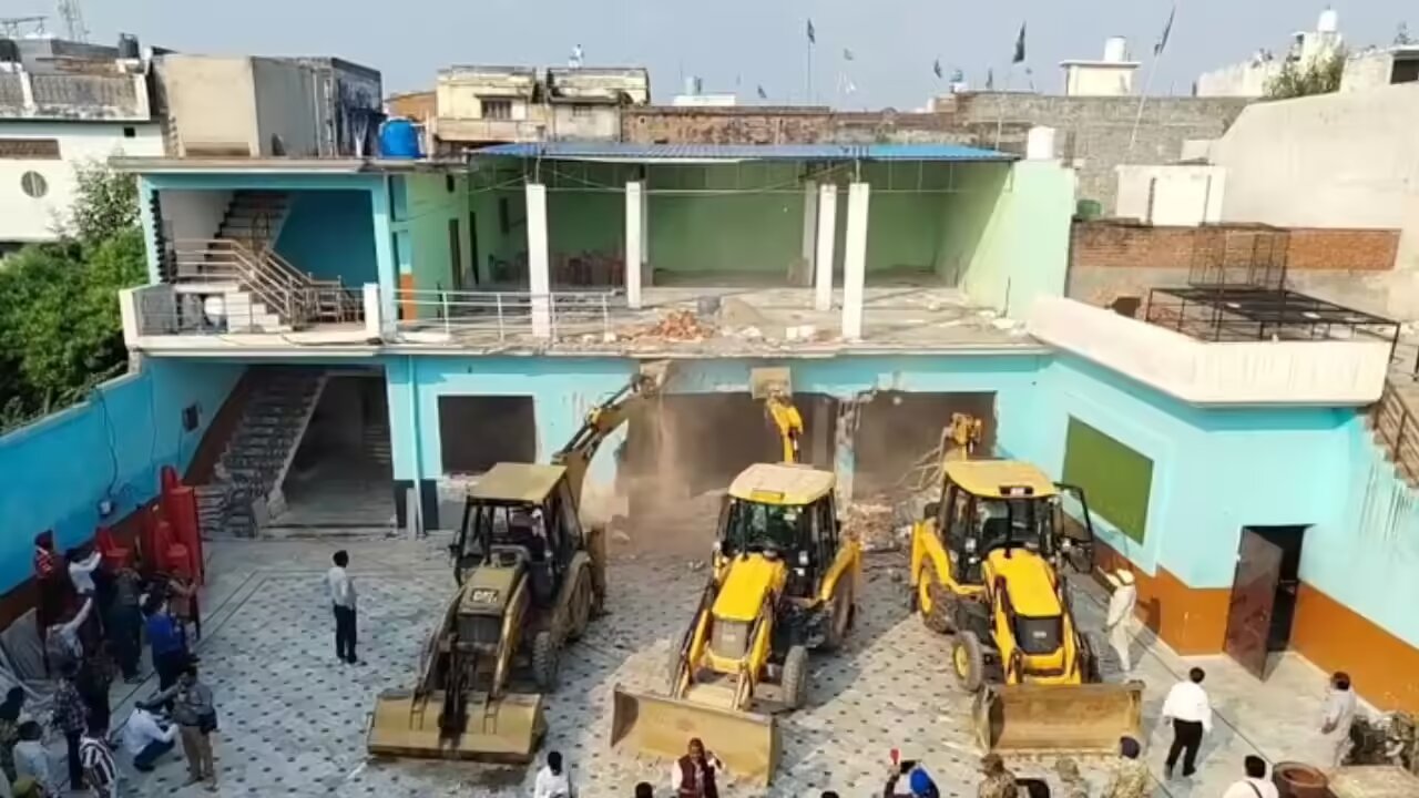 Indian Authorities Bulldozed Cleric-Linked Properties in Bareilly Over ‘I Love Muhammad’ March 