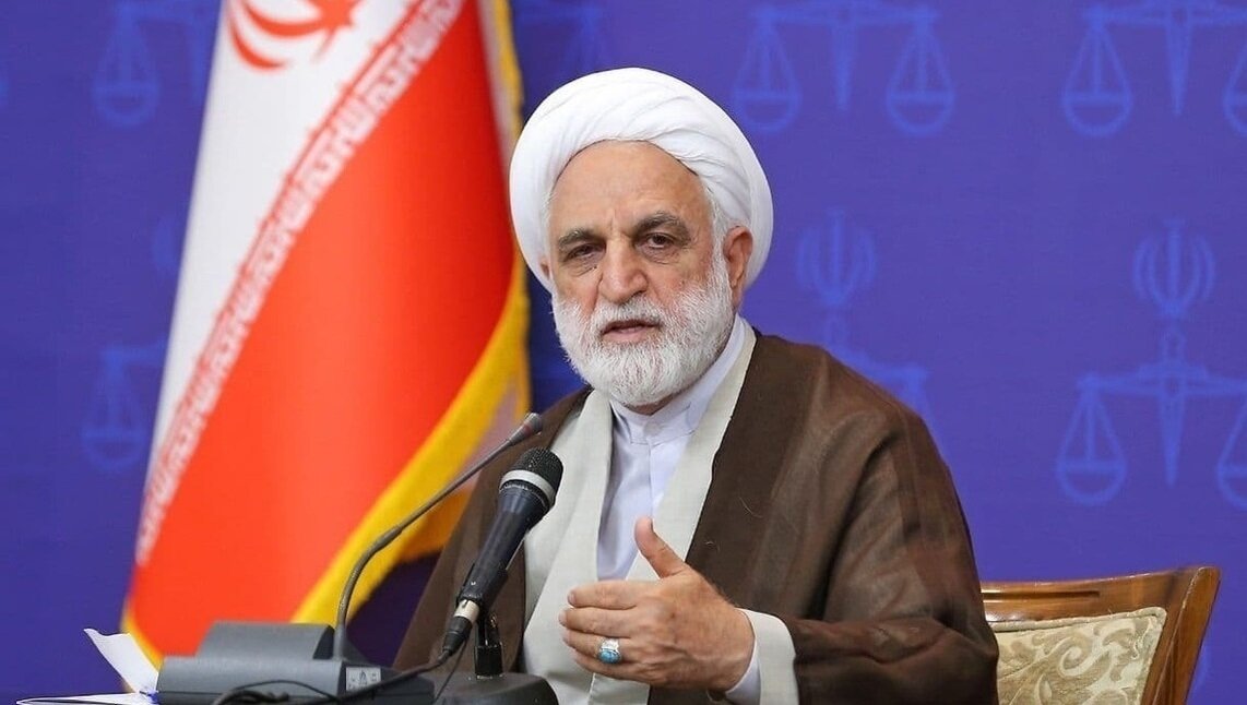 باید دشمن را در جنگ اقتصادی خلع سلاح کنیم